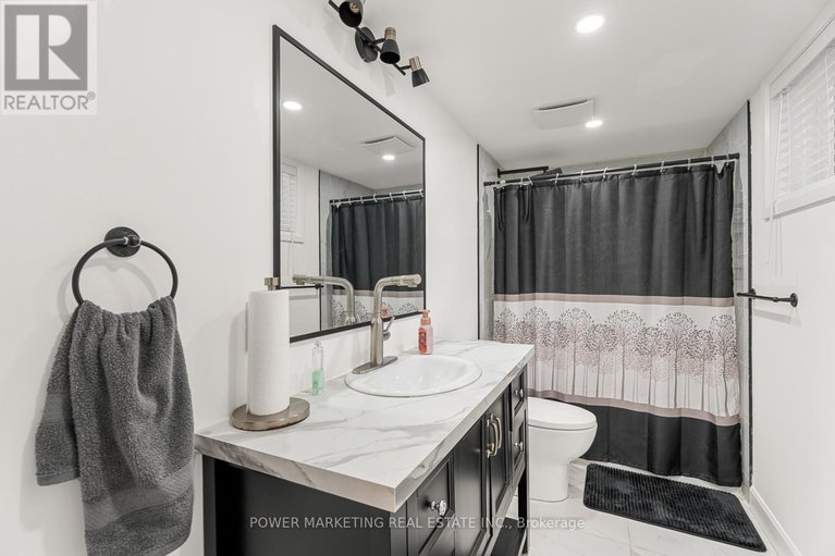 28389026/2714-hickson-crescent/redwood-park/ottawa/ontario/K2H6Y6_32