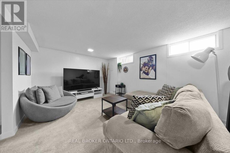 29616177/2049-stonehenge-crescent/pineview/ottawa/ontario/K1B4N7_34