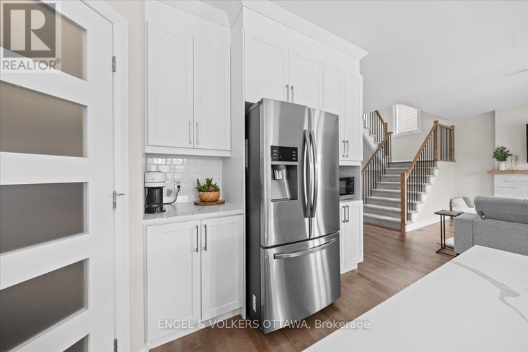 29402076/624-geneva-crescent/embrun/russell/ontario/K0A1W0_15