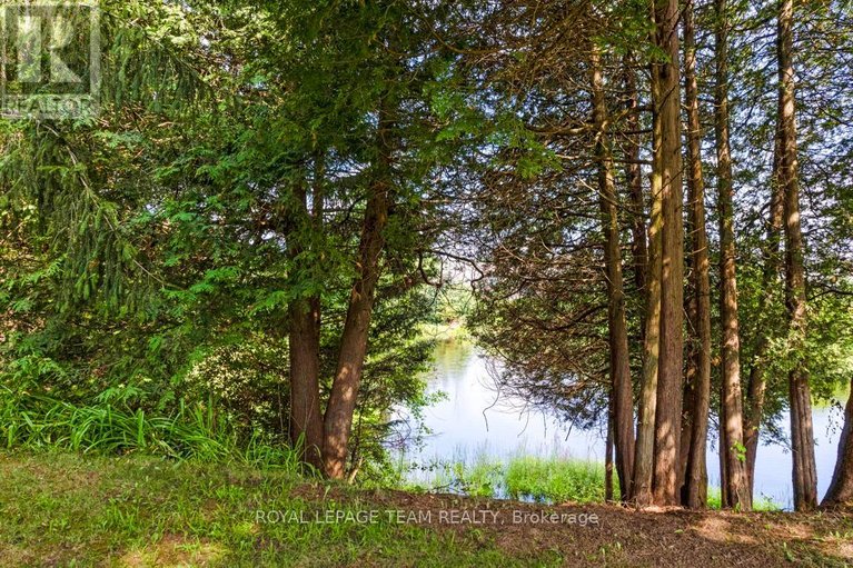 29638663/17-maric-trail/kemptville/north-grenville/ontario/K0G1J0_38