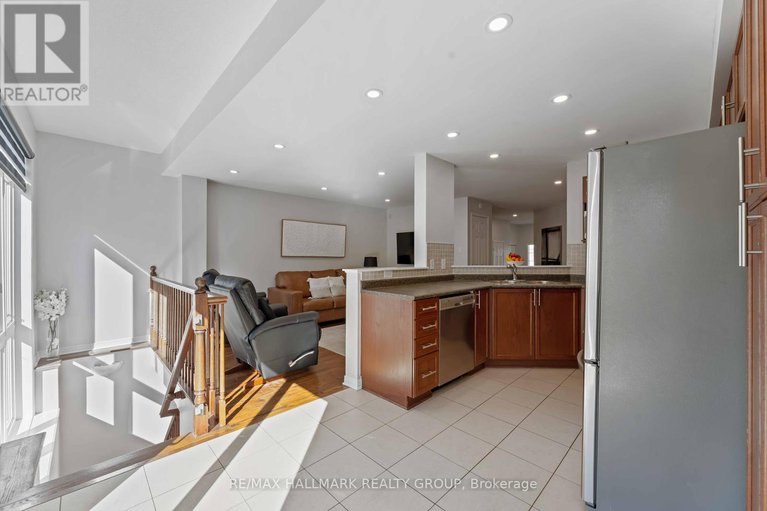 28985545/104-esterbrook-drive/mer-bleuebradley-estatesanderson-park/ottawa/ontario/K1W0A9_18
