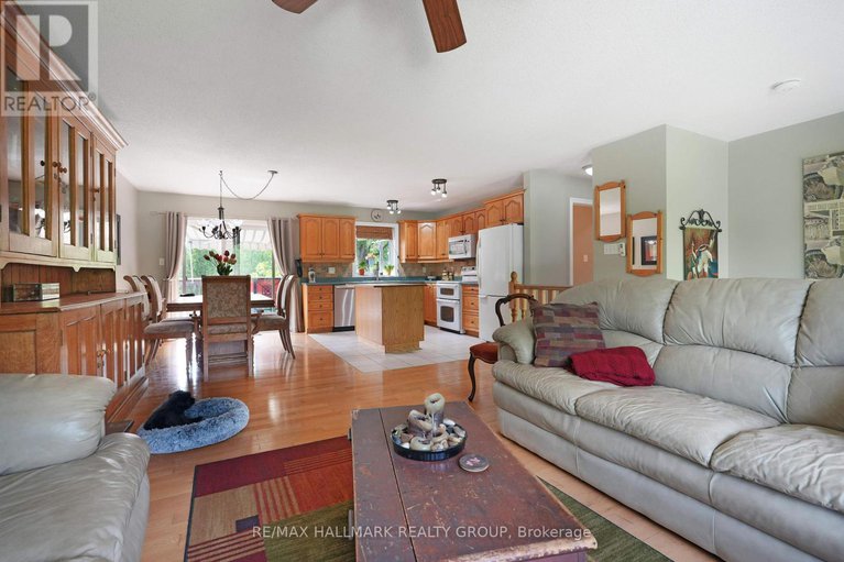 28430481/184-old-pakenham-road/fitzroy/ottawa/ontario/K0A1X0_8