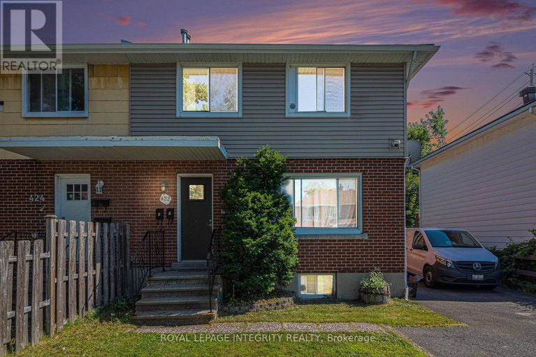 28629936/422-queen-mary-street/overbrookcastle-heights/ottawa/ontario/K1K1W5_1