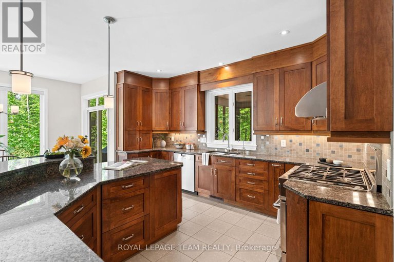 28608348/387-ridgeside-farm-drive/kanata-north-west/ottawa/ontario/K2W1H3_17