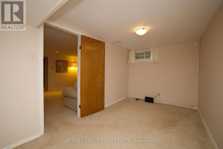 29618912/30-elmsley-crescent/arbeatha-park/ottawa/ontario/K2H6V3_37