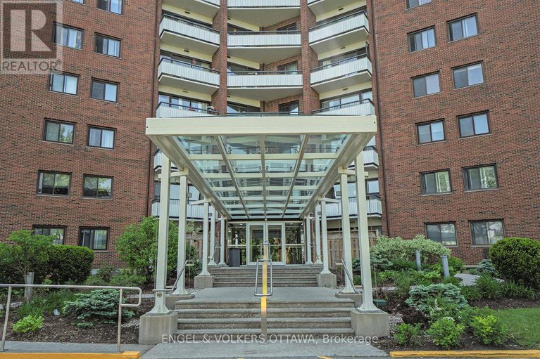 28428926/817-20-chesterton-drive/borden-farmstewart-farmcarleton-heightsparkwood-hills/ottawa/ontario/K2E6Z7_4