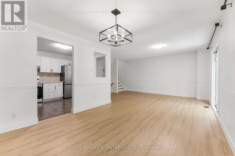 28816941/33-83-glen-park-drive/blackburn-hamlet-south/ottawa/ontario/K1B3Z1_15