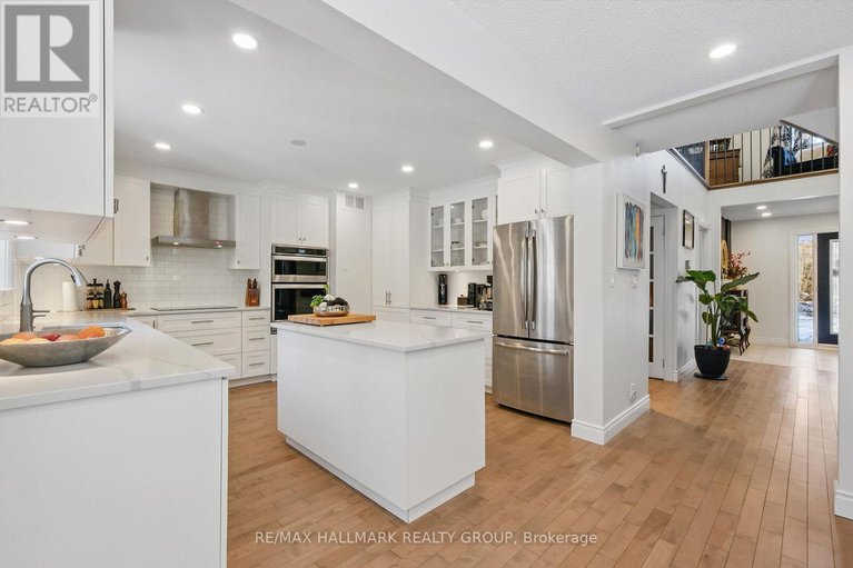 28622759/1390-lough-drive/cumberland-estates/ottawa/ontario/K4C1A9_5