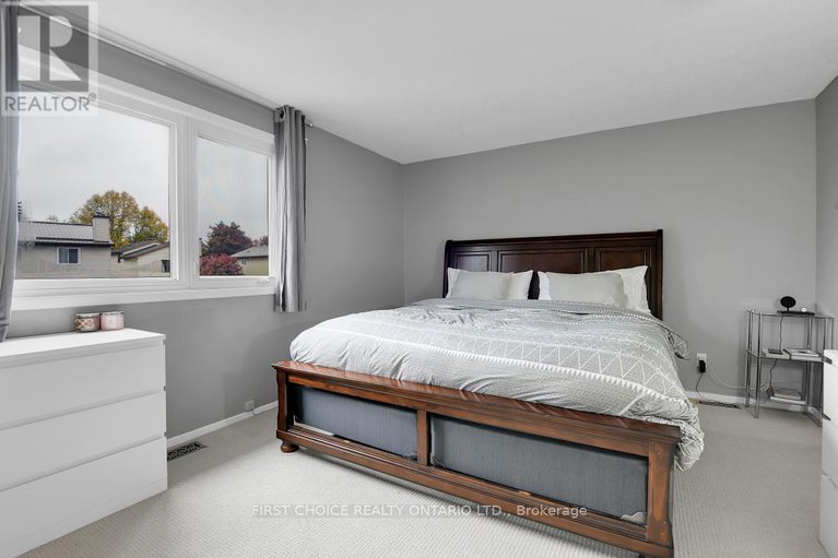 29056396/1771c-lamoureux-drive/queenswood-heights-south/ottawa/ontario/K1E2N5_18