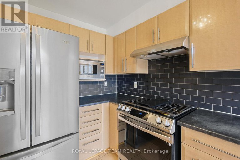 28334398/2072-dunollie-crescent/morgans-grantsouth-march/ottawa/ontario/K2W1H6_18