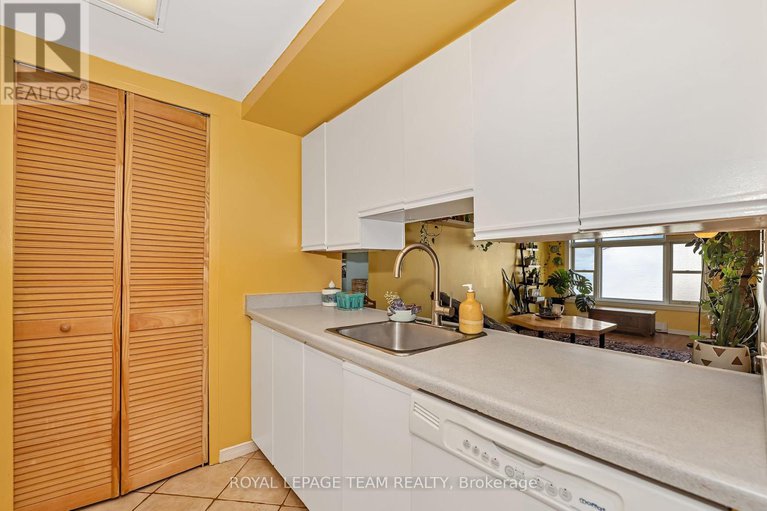 28418448/307-202-hinchey-avenue/mechanicsville/ottawa/ontario/K1Y1L7_9