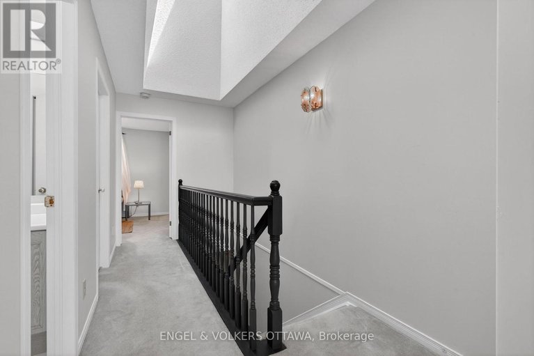 29679351/211-briston-private/hunt-club-park/ottawa/ontario/K1G5R5_15