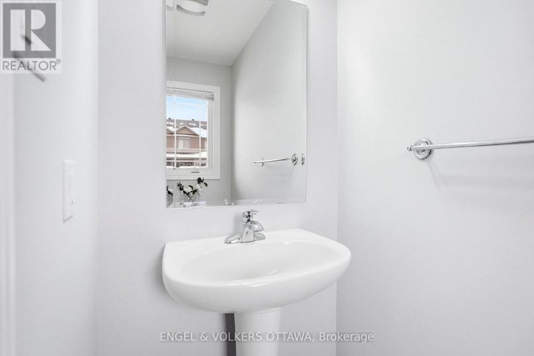 29565291/476-barrick-hill-road/emerald-meadowstrailwest/ottawa/ontario/K2M0H8_3