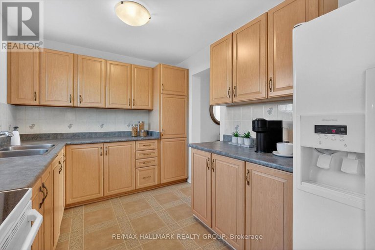 29361218/111-1061-meadowlands-drive/carleton-square/ottawa/ontario/K2C0K5_16