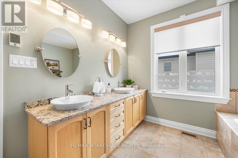 29297524/813-platinum-street/clarencerockland-twp/clarence-rockland/ontario/K4K0J2_25