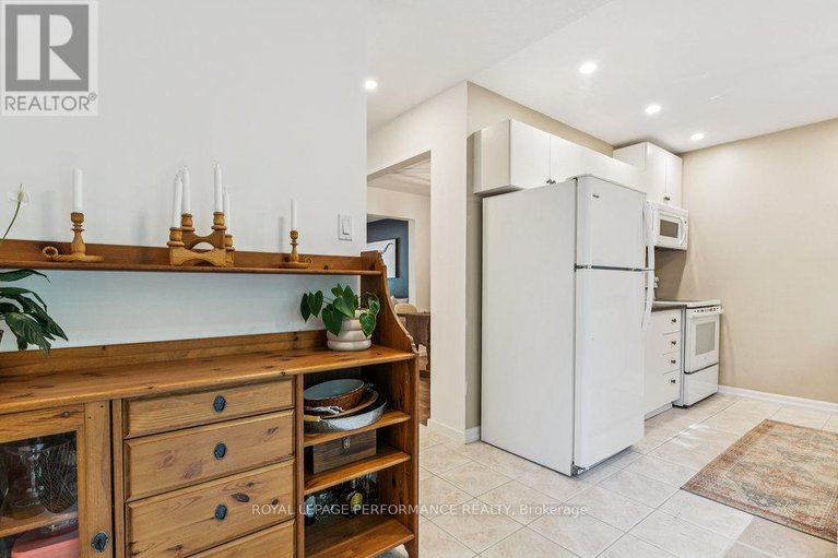 28749249/68-1732-shamandura-lane/orleanssunridge/ottawa/ontario/K1C6Z9_20