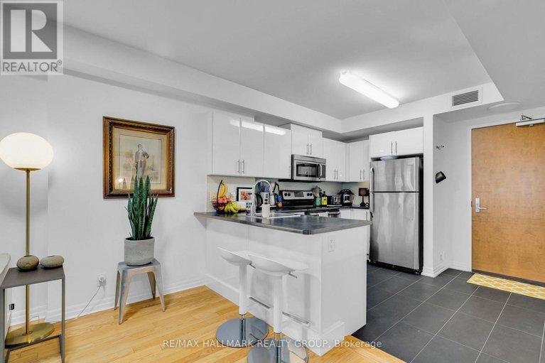 29564234/803-242-rideau-street/sandy-hill/ottawa/ontario/K1N0B7_17