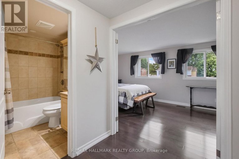 28538565/296-pintail-terrace/chatelaine-village/ottawa/ontario/K1E2A1_28