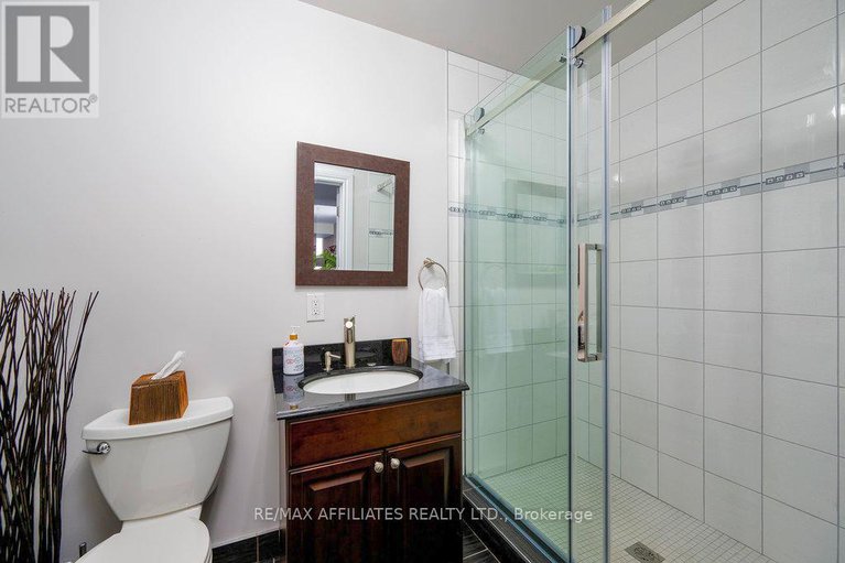 28142173/2284-summerside-drive/manotick-east-to-manotick-station/ottawa/ontario/K4M1B4_41