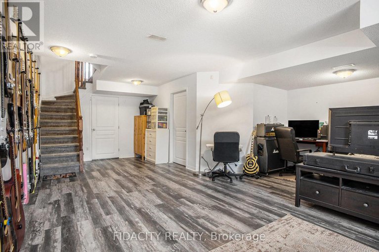 28418816/1493-carronbridge-circle/emerald-meadowstrailwest/ottawa/ontario/K2M0G7_21