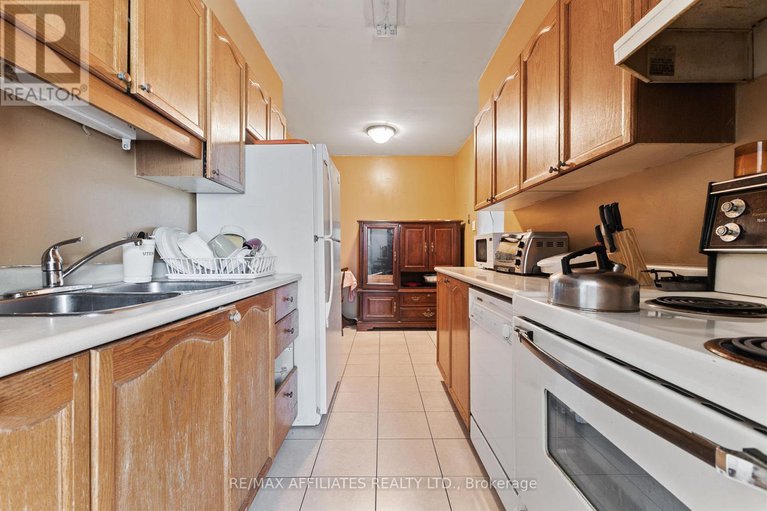 28333115/75-saxton-private/redwood-park/ottawa/ontario/K2H9P3_7