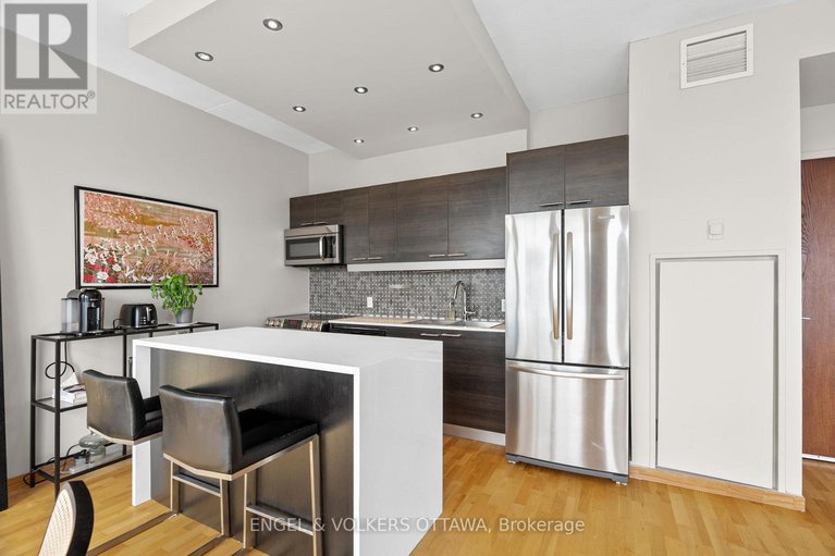 28813803/823-349-mcleod-street/ottawa-centre/ottawa/ontario/K2P0S1_4