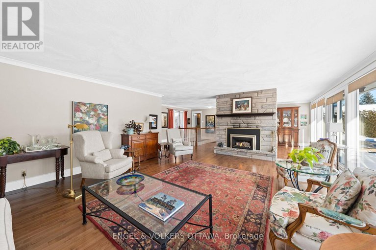 29309031/1304-fairway-drive/manotick-south-to-roger-stevens/ottawa/ontario/K4M1B3_8