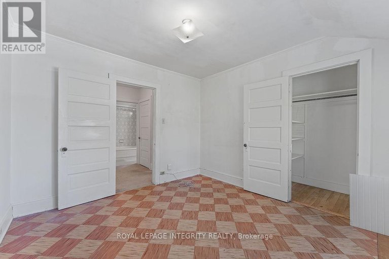 28943384/472-edison-avenue/mckellarhighland/ottawa/ontario/K2A1T9_20
