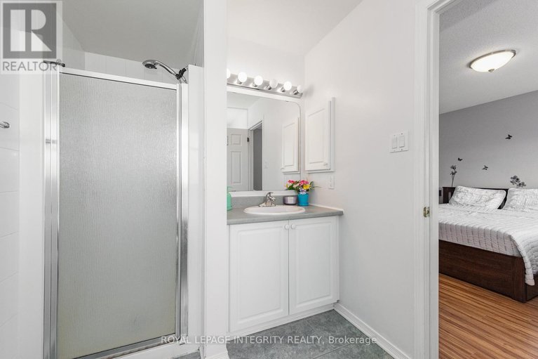 29667353/915-schooner-crescent/riverside-southgloucester-glen/ottawa/ontario/K1V1Y3_30