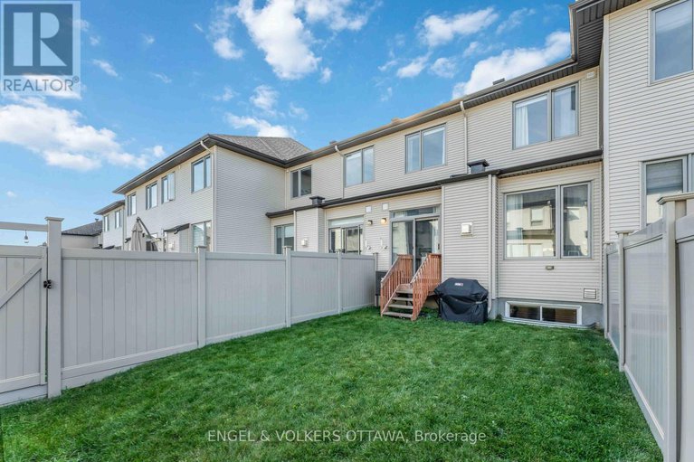 29006127/781-cairn-crescent/mer-bleuebradley-estatesanderson-park/ottawa/ontario/K1W0P7_45