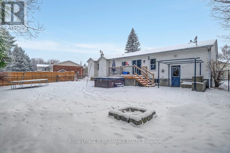 29180735/552-loucks-drive/village-of-russell/russell/ontario/K4R1B6_37