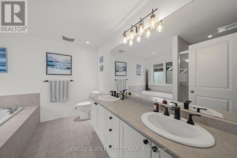 29623867/566-erinwoods-circle/stonebridge/ottawa/ontario/K2J5M8_24