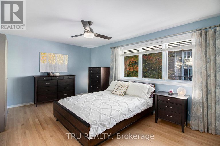28954412/1132-chimney-hill-way/beacon-hill-south/ottawa/ontario/K1J8Z6_21