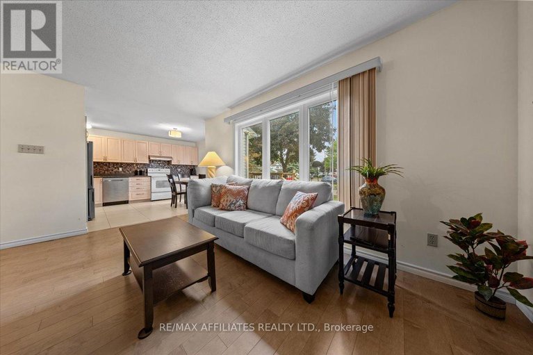 28543390/1293-parc-du-village-road/convent-glen-south/ottawa/ontario/K1C7B2_14