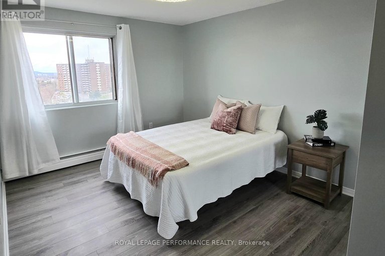 29631803/1113-20-chesterton-drive/borden-farmstewart-farmcarleton-heightsparkwood-hills/ottawa/ontario/K2E6Z7_35