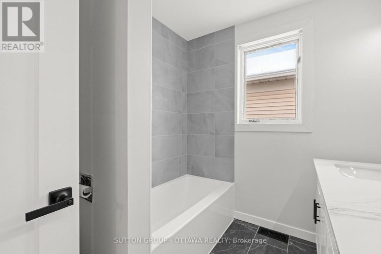 29190222/286-mceachern-crescent/bilberry-creekqueenswood-heights/ottawa/ontario/K1E3K3_23