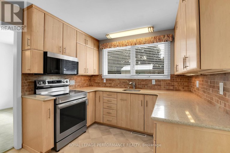 29663857/2166-bickerton-avenue/beacon-hill-north/ottawa/ontario/K1J6Y3_12