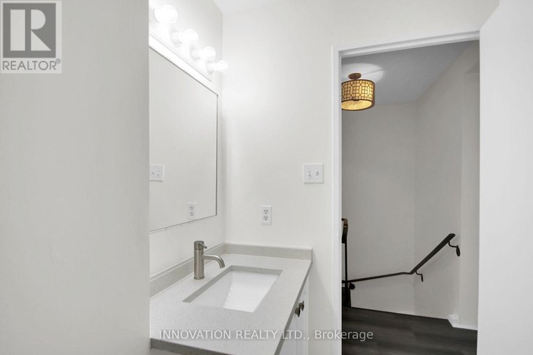 28915689/26-corley-private/heron-gateindustrial-park/ottawa/ontario/K1V8T7_3