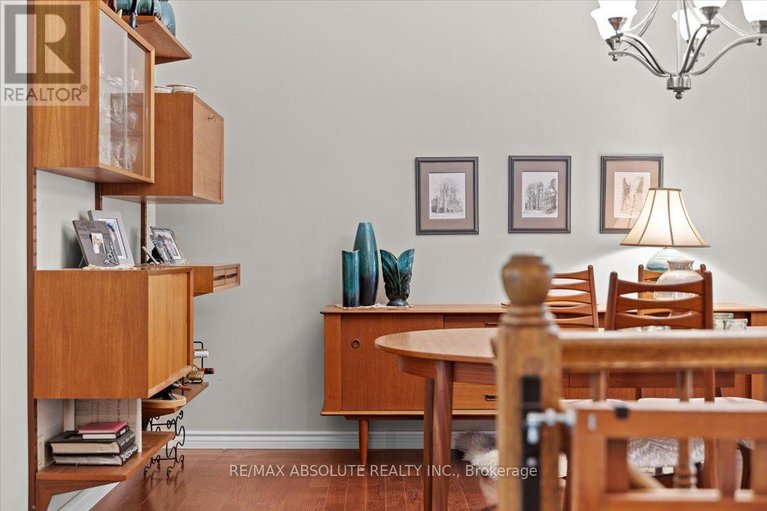 28645750/8-pine-needles-court/stittsville-central/ottawa/ontario/K2S1G5_24