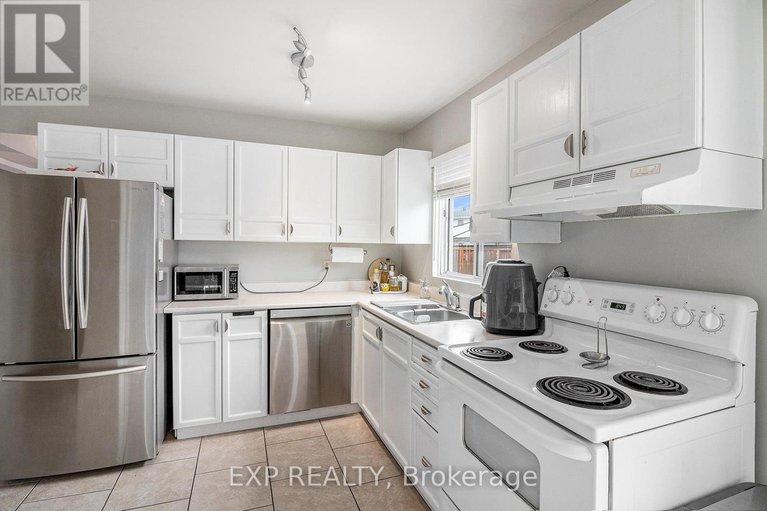 28612446/302-cote-royale-crescent/bilberry-creekqueenswood-heights/ottawa/ontario/K1E3L7_12