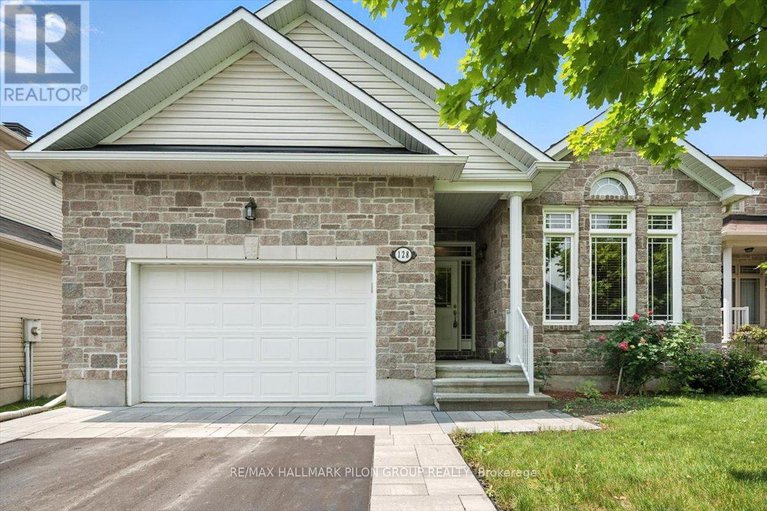 28557335/128-topaze-crescent/town-of-rockland/clarence-rockland/ontario/K4K0E3_1