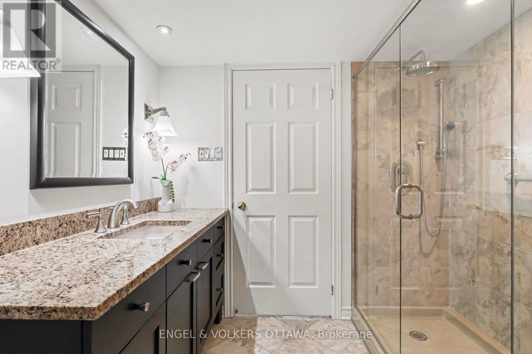 29383001/203-120-darlington-private/hunt-clubwestern-community/ottawa/ontario/K1V0X5_24