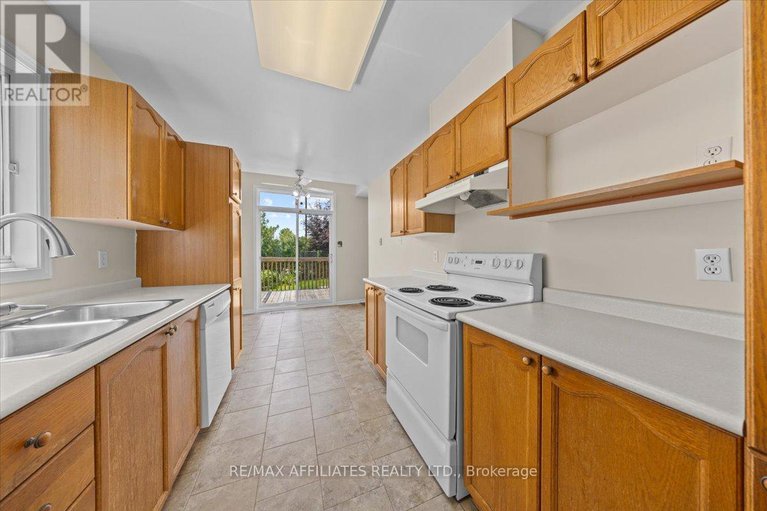 28647317/1510-duplante-avenue/fallingbrookpineridge/ottawa/ontario/K4A3Y8_15