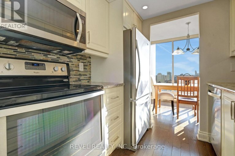 29566268/1403-20-the-driveway-drive/ottawa-centregolden-triangle/ottawa/ontario/K2P1C8_13