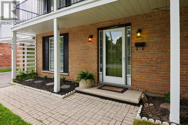 28570565/2220-quinton-street/urbandale-acres/ottawa/ontario/K1H6V3_2