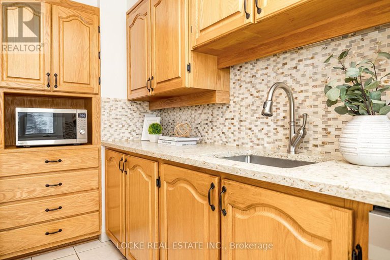 29239640/22-550-straby-avenue/overbrookcastle-heights/ottawa/ontario/K1K1H1_17