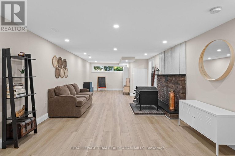 28834726/1095-boucher-crescent/manotick-south-to-roger-stevens/ottawa/ontario/K4M1B3_32