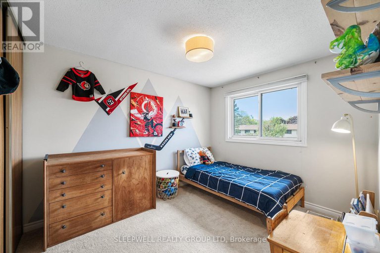 28378169/82-28-barrow-crescent/katimavik/ottawa/ontario/K2L2K1_30