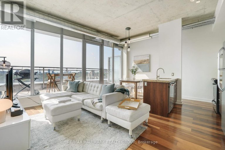 28842721/penthouse-804-360-mcleod-street/ottawa-centre/ottawa/ontario/K2P1A9_9