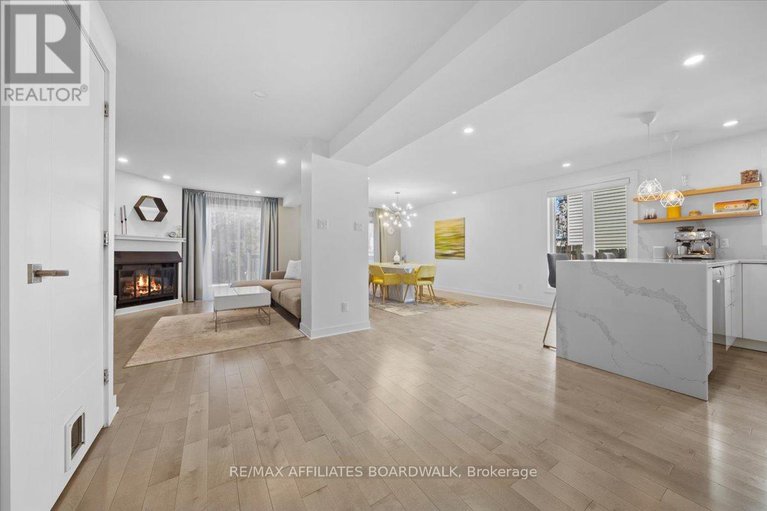 28416743/423-viewmount-drive/borden-farmstewart-farmcarleton-heightsparkwood-hills/ottawa/ontario/K2E7P1_10